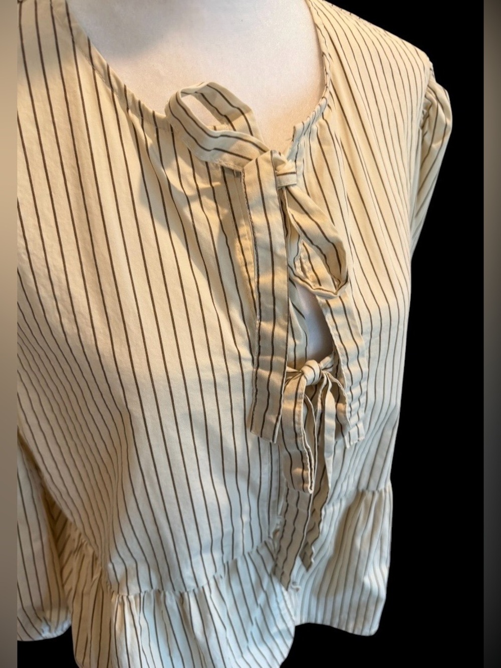 Miou Muse Cream Pinstripe Tie-Front Woven Blouse Top Bubble Long Sleeve Size M - Picture 9 of 10